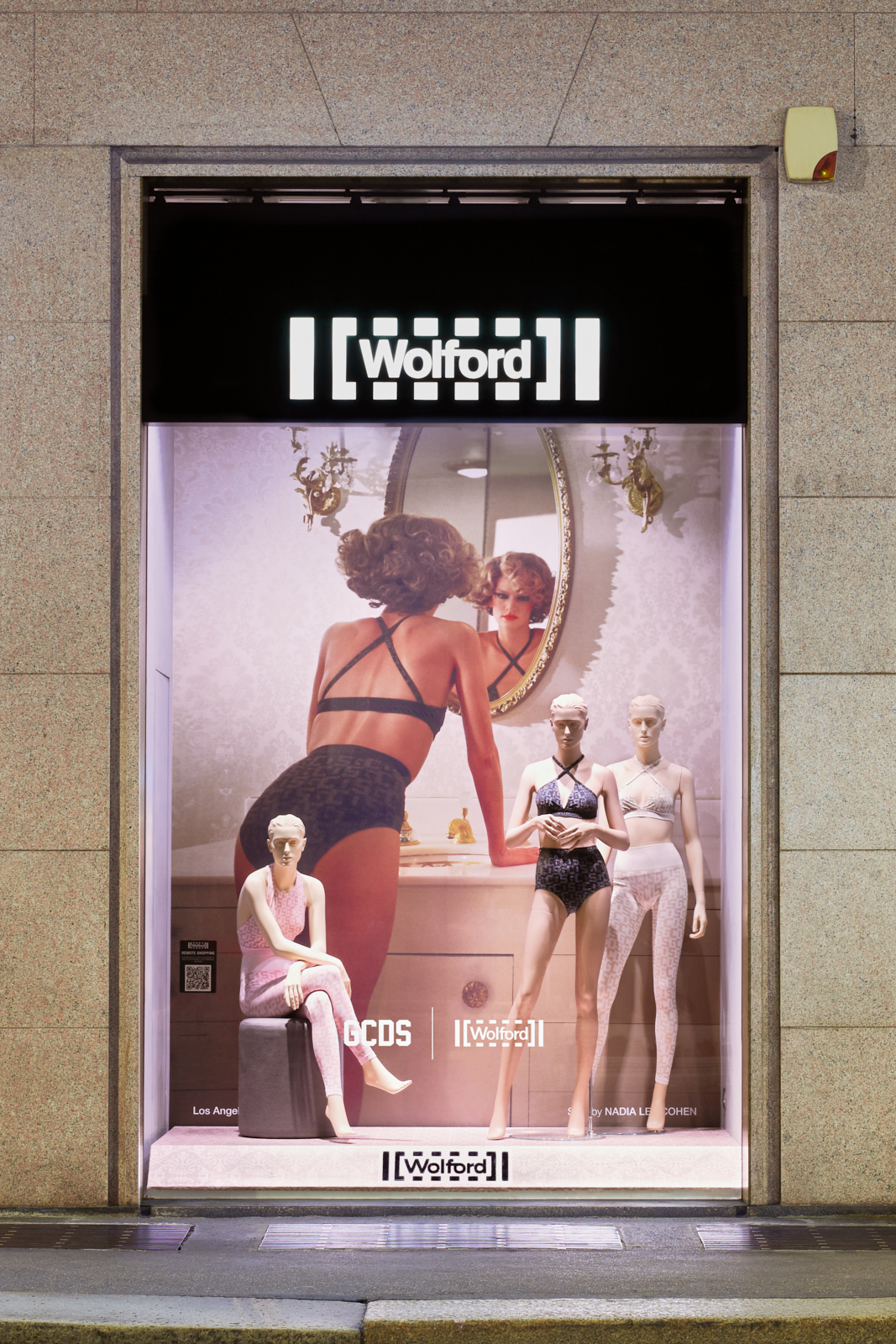 Fotografia commerciale immobiliare vetrine e negozio di Wolford